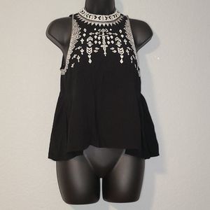 Embroidered women's sleeveless top sz small